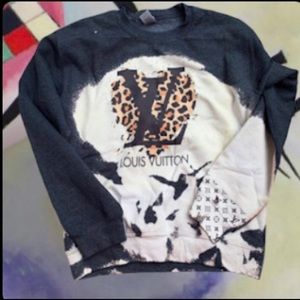 LV Leopard Print W/ LV Logo On The Sleeve Sweatshirt❌PRICE FIRM❌ NO Offers❌🙏🥰